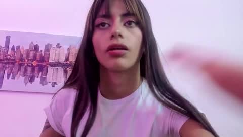 Snapshot of sofy_durand chatting on March 7, 7:33 pm sofy_durand online show from March 7, 7:33 pm