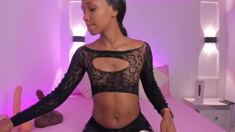 Snapshot of sofynovoa chatting on April 21, 4:08 am online show from April 21, 4:08 am