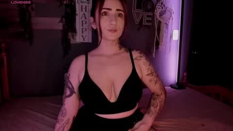 Snapshot of solangel__ chatting on March 20, 12:26 am Solangel online show from March 20, 12:26 am