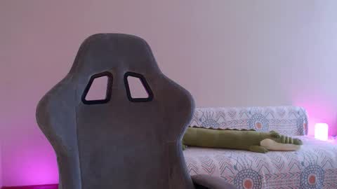 Jennifer Jenny Jen online show from March 18, 9:45 am