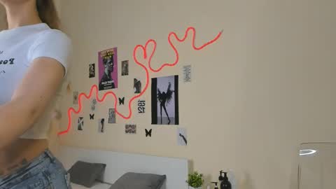 Snapshot of solar_thread chatting on April 3, 5:27 am Ema online show from April 3, 5:27 am