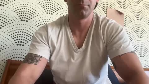 Snapshot of some_guy00 chatting on December 10, 7:43 pm Some guy00 online show from December 10, 7:43 pm