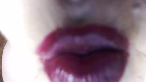 Snapshot of sondrariddle chatting on April 18, 9:37 pm sondrariddle online show from April 18, 9:37 pm