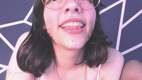 Snapshot of soni_ponwoo23 chatting on March 13, 12:01 pm Soniiiiii online show from March 13, 12:01 pm