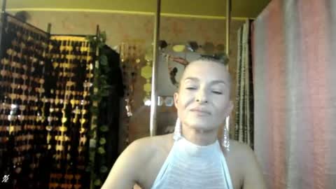 Snapshot of soniadance chatting on July 28, 1:43 pm Sonia online show from July 28, 1:43 pm