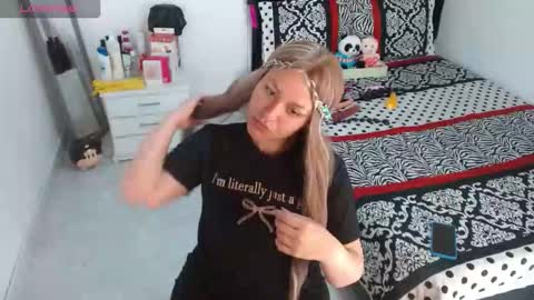 Snapshot of sonialatin69 chatting on October 21, 12:17 pm sonialatin69 online show from October 21, 12:17 pm