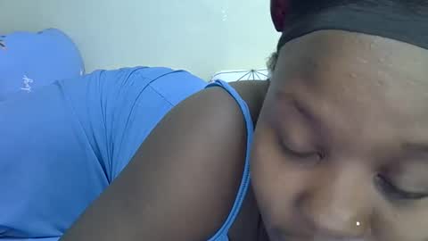 Snapshot of sonnia02 chatting on November 2, 8:22 pm sonnia02 online show from November 2, 8:22 pm