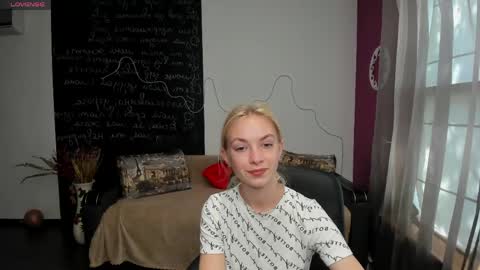 Snapshot of sonnysofia chatting on June 6, 6:07 am Sonya online show from June 6, 6:07 am