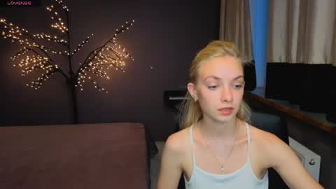 Snapshot of sonnysofia chatting on June 7, 5:38 pm Sonya online show from June 7, 5:38 pm