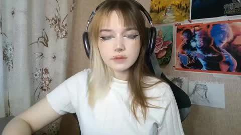 Mila online show from May 28, 3:20 pm