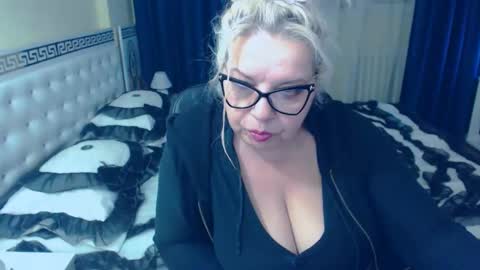 Sonya online show from December 19, 5:29 pm