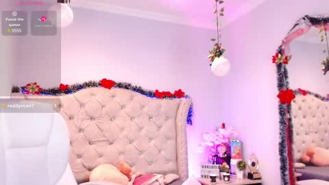 Snapshot of sophi_gray chatting on December 27, 2:04 am Shophi online show from December 27, 2:04 am
