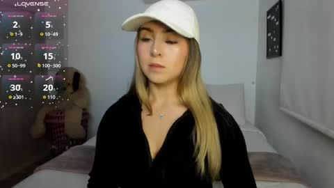 Snapshot of sophi_moreno chatting on April 14, 1:11 am Sofi online show from April 14, 1:11 am
