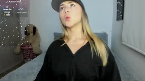 Snapshot of sophi_moreno chatting on May 14, 1:12 am Sofi online show from May 14, 1:12 am