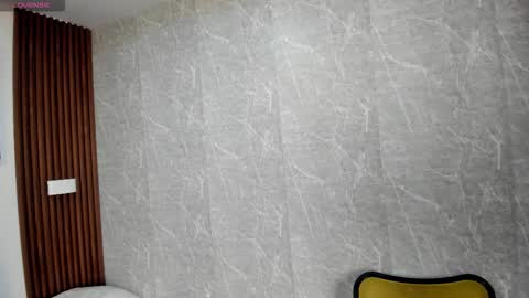 Sophi Thaylorr online show from December 15, 12:42 pm