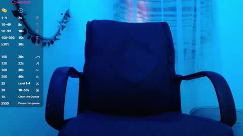 Snapshot of sophi_vi chatting on October 26, 10:15 pm Sophie online show from October 26, 10:15 pm