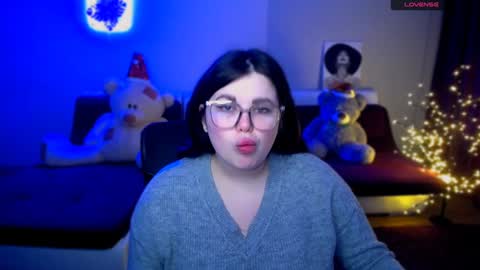 Snapshot of sophia__olsen chatting on December 4, 6:44 am sophia__olsen online show from December 4, 6:44 am