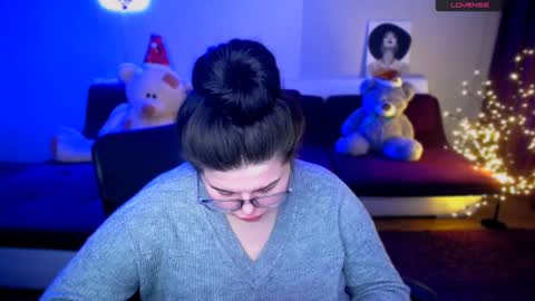 Snapshot of sophia__olsen chatting on December 4, 9:51 am sophia__olsen online show from December 4, 9:51 am