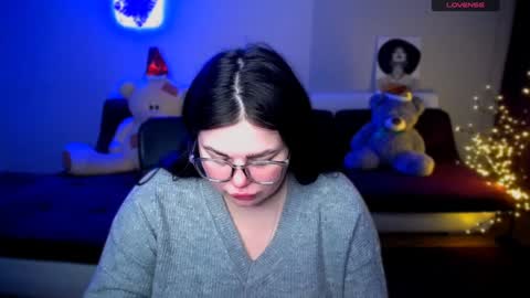 Snapshot of sophia__olsen chatting on December 10, 6:11 am sophia__olsen online show from December 10, 6:11 am