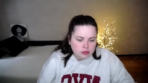 Snapshot of sophia__olsen chatting on April 18, 5:44 am sophia__olsen online show from April 18, 5:44 am