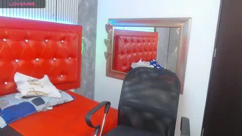 Snapshot of sophia__sweet1 chatting on November 17, 1:33 am sophia__sweet1 online show from November 17, 1:33 am