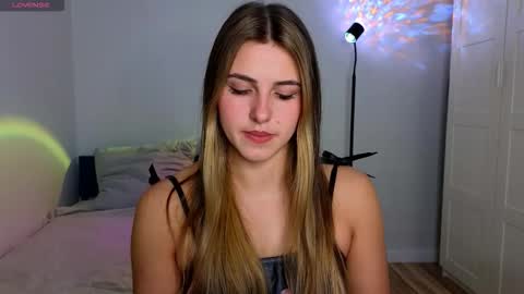 Snapshot of sophia_euphoria chatting on October 28, 8:29 am Sophia online show from October 28, 8:29 am