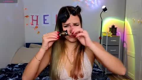 Snapshot of sophia_euphoria chatting on November 11, 6:02 am Sophia online show from November 11, 6:02 am