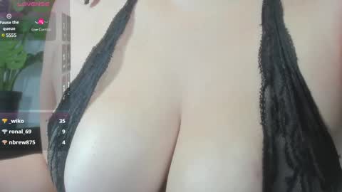 Snapshot of sophia_gomezz_ chatting on December 6, 5:31 am sofi online show from December 6, 5:31 am