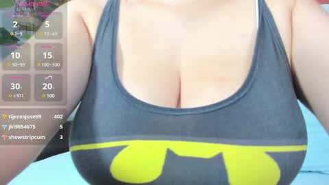 Snapshot of sophia_gomezz_ chatting on January 18, 8:52 am sofi online show from January 18, 8:52 am