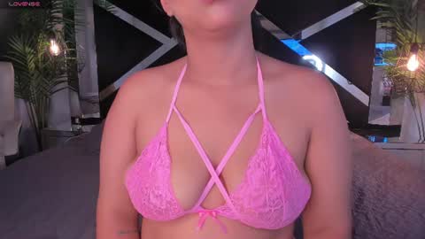 Snapshot of sophia_greey_ chatting on July 4, 4:57 pm Shopia online show from July 4, 4:57 pm