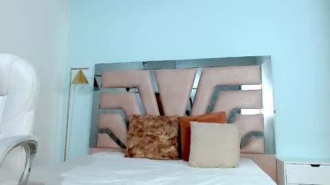 Sophia  online show from January 18, 8:30 pm