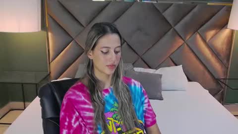 Snapshot of sophia_loreenn chatting on October 18, 2:07 pm Sofia online show from October 18, 2:07 pm