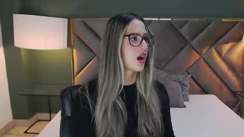 Snapshot of sophia_loreenn chatting on October 25, 2:46 pm Sofia online show from October 25, 2:46 pm