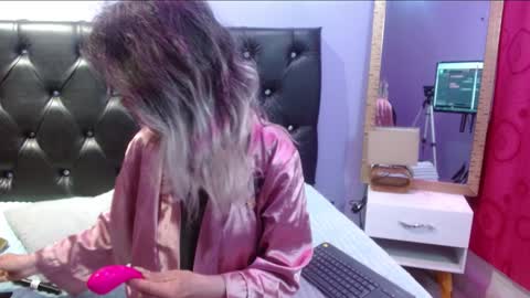 Snapshot of sophia_ny chatting on January 4, 11:11 am SOPHIA online show from January 4, 11:11 am