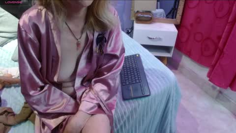 Snapshot of sophia_ny chatting on January 10, 2:25 am SOPHIA online show from January 10, 2:25 am