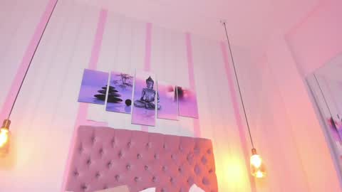 Snapshot of sophia_turneer chatting on December 19, 8:23 am sophia_turneer online show from December 19, 8:23 am