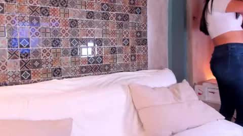 Snapshot of sophia_wilsonn_ chatting on February 21, 11:01 am Sofi online show from February 21, 11:01 am