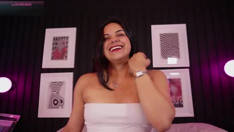 Snapshot of sophia_wilsonn_ chatting on April 2, 10:46 am Sofi online show from April 2, 10:46 am