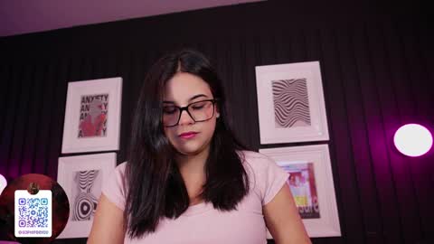 Snapshot of sophia_wilsonn_ chatting on April 3, 10:35 am Sofi online show from April 3, 10:35 am