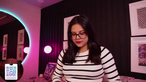 Snapshot of sophia_wilsonn_ chatting on April 9, 10:42 am Sofi online show from April 9, 10:42 am
