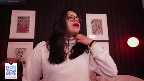Snapshot of sophia_wilsonn_ chatting on April 13, 10:43 am Sofi online show from April 13, 10:43 am