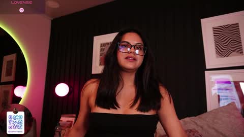 Snapshot of sophia_wilsonn_ chatting on April 25, 1:52 pm Sofi online show from April 25, 1:52 pm
