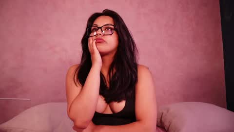 Snapshot of sophia_wilsonn_ chatting on April 29, 4:22 pm Sofi online show from April 29, 4:22 pm