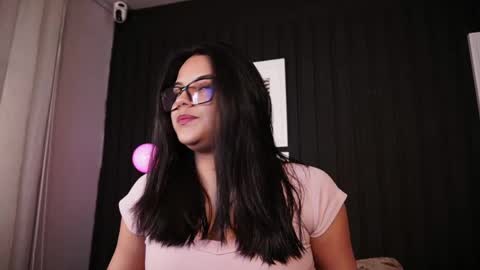 Snapshot of sophia_wilsonn_ chatting on May 4, 11:06 am Sofi online show from May 4, 11:06 am
