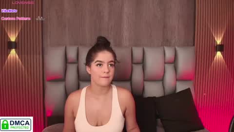 Snapshot of sophiaa_taylor_ chatting on June 20, 8:06 am online show from June 20, 8:06 am