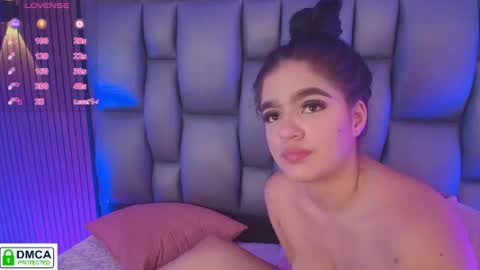 Snapshot of sophiaa_taylor_ chatting on July 7, 7:23 am online show from July 7, 7:23 am