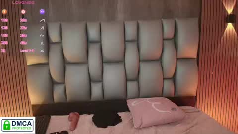 Snapshot of sophiaa_taylor_ chatting on July 21, 3:03 pm online show from July 21, 3:03 pm