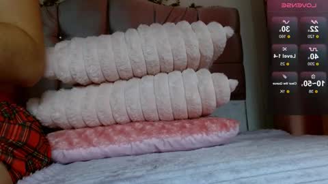 Snapshot of sophiaalee chatting on December 14, 12:38 am SophiaLee online show from December 14, 12:38 am