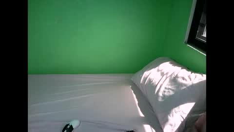 Snapshot of sophialaurel chatting on June 6, 6:18 am sophialaurel online show from June 6, 6:18 am
