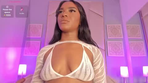 SophiaSmiths online show from January 18, 7:07 am